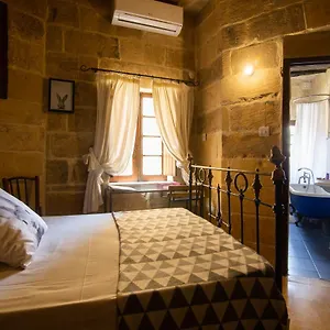 Πανσιόν The Burrow Guest House Tarxien