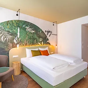 Hotel The Weekend, Viena